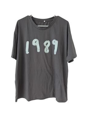 Taylor Swift 1989 Shirt Large L Gray Spray Paint Design Graphic Tee unofficial